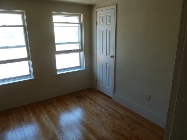 Foto del edificio - 221 W Bluff Street