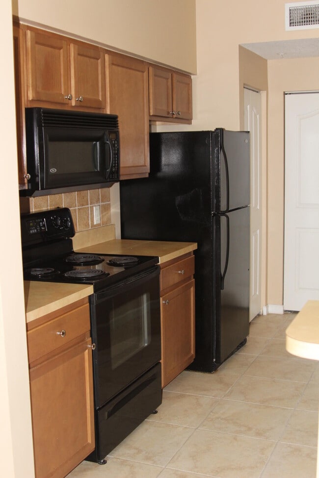 Building Photo - 4203 Myrtlewood Cir E