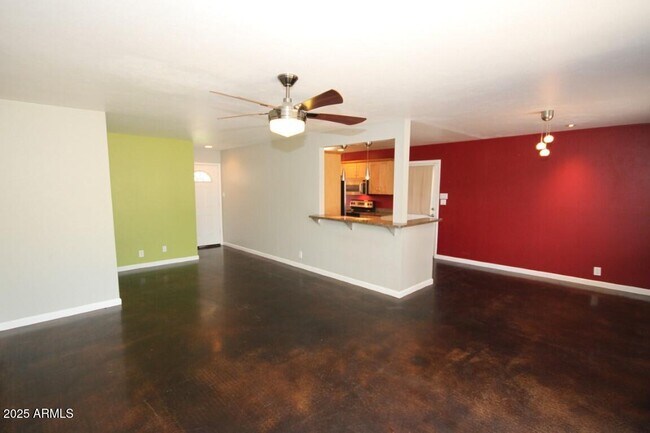 Foto del edificio - 3034 E Cheery Lynn Rd