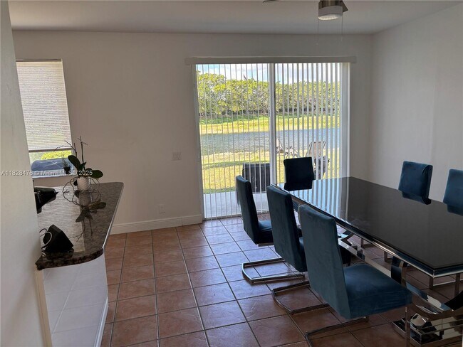 Foto del edificio - 4361 Dogwood Cir
