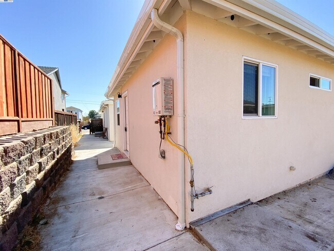 Building Photo - 4268 Omega Ave