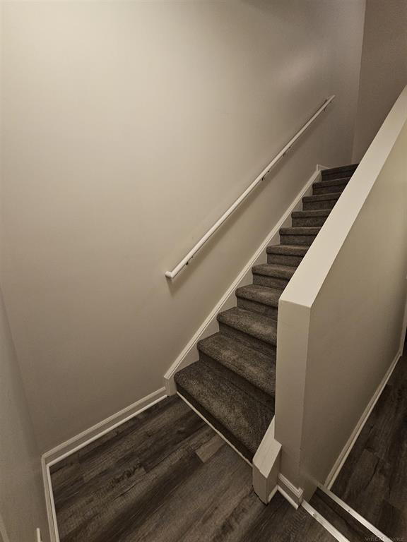 Building Photo - Downtown Mount Clemens Loft 2 Bedroom, 1 Bath Top Floor, Garage. Soaring 20-Foot Ceilings, Dramat...