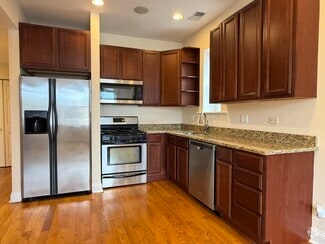 Building Photo - 6150 N Ravenswood Ave