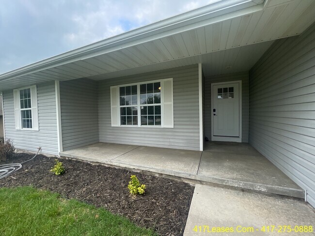 Building Photo - 345 Sugar Tree Rd