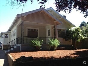Building Photo - 3562 SE 26th Ave