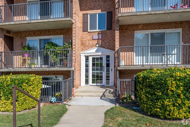 Entrance - Hewitt Gardens Apartments