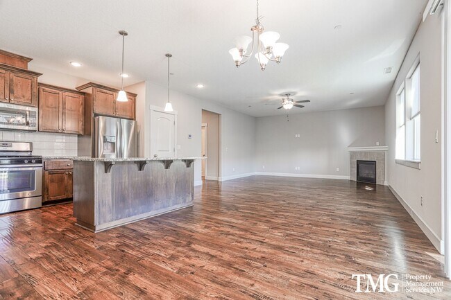Building Photo - Ideal Location in Sought After Hills at Ro...