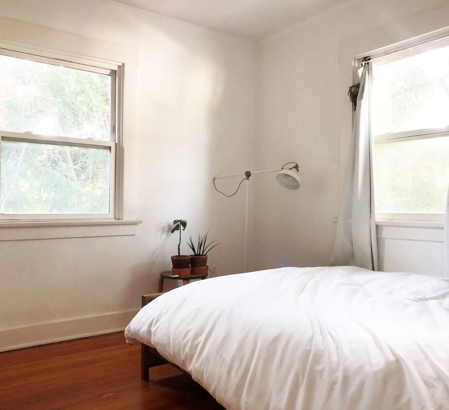 bedroom (one of two) - 1924 Avalon St