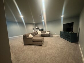 Building Photo - 1831 Lone Pine Dr