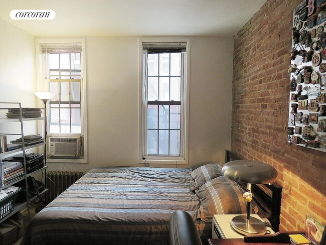 Building Photo - 302 E 92nd St