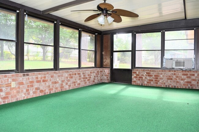 Building Photo - 2105 Hobson Ct
