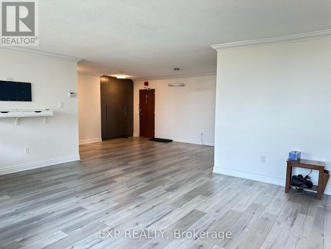 Building Photo - 50-1450 Mississauga Vly Blvd