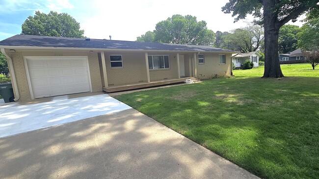Building Photo - Remodeled  3-bedroom 2 bath Home in Fayett...