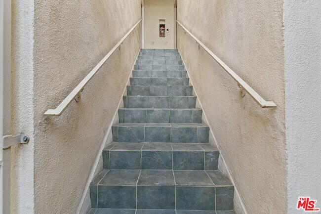 Foto del edificio - 330 E Dryden St