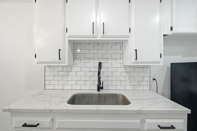 Building Photo - 5549 Fulcher Ave