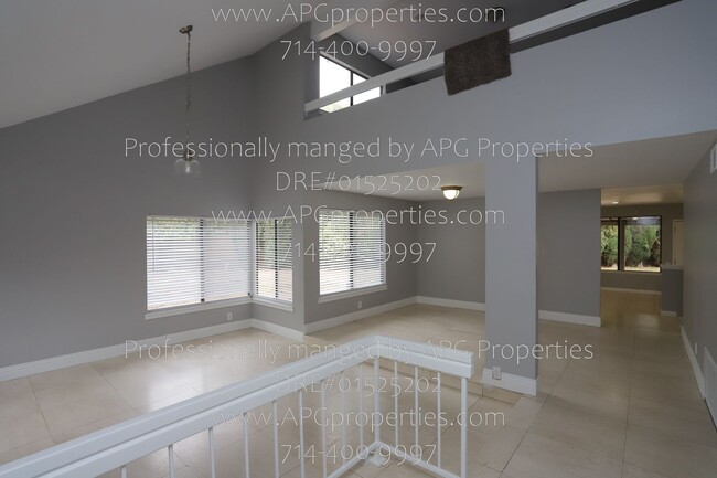 Foto del edificio - Fully renovated 4 bedroom / 2.5 bathroom h...