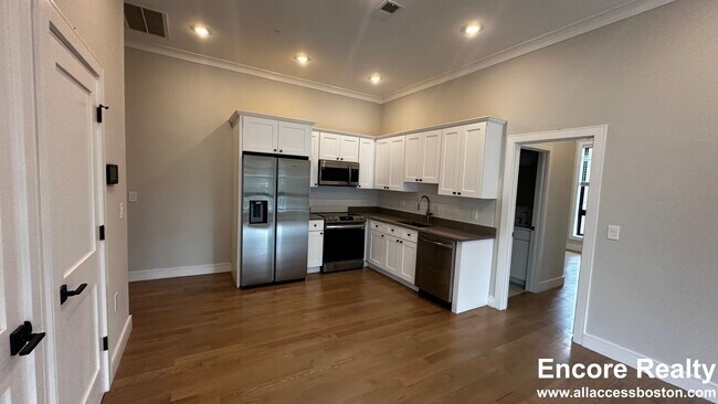 Building Photo - 16-18 Highgate St. Unit 303