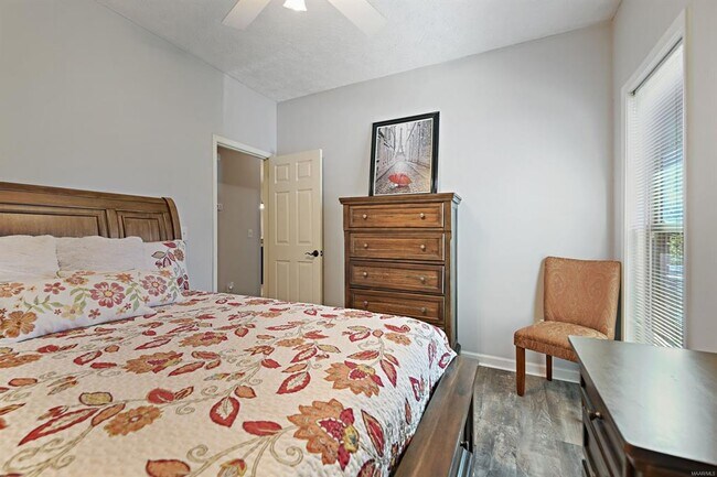 Foto del edificio - 905 Running Brook Dr