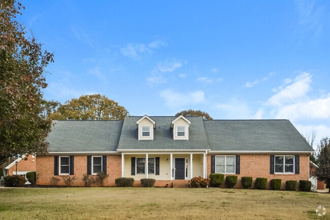 Building Photo - 491 Freedom Dr