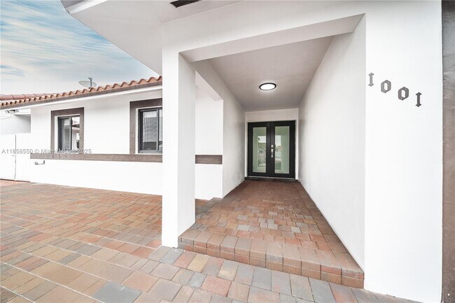 Foto del edificio - 1001 NW 127th Pl