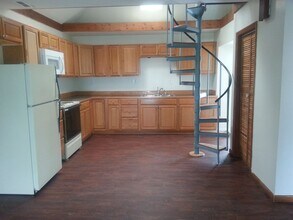 Building Photo - 624 Anderson Ave