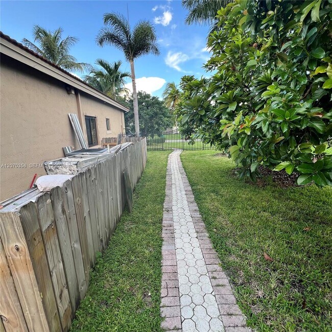 Building Photo - 12770 SW 217th Terrace