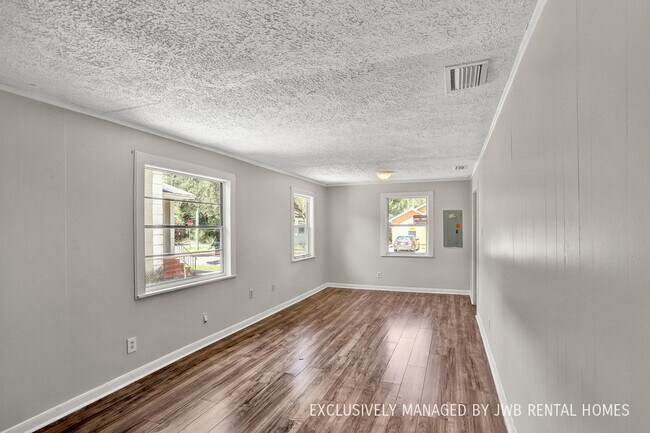 Building Photo - 1218 W 26th St