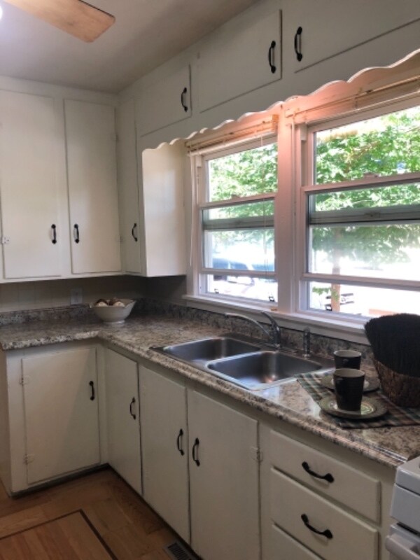 Foto del edificio - 1213 Maple St