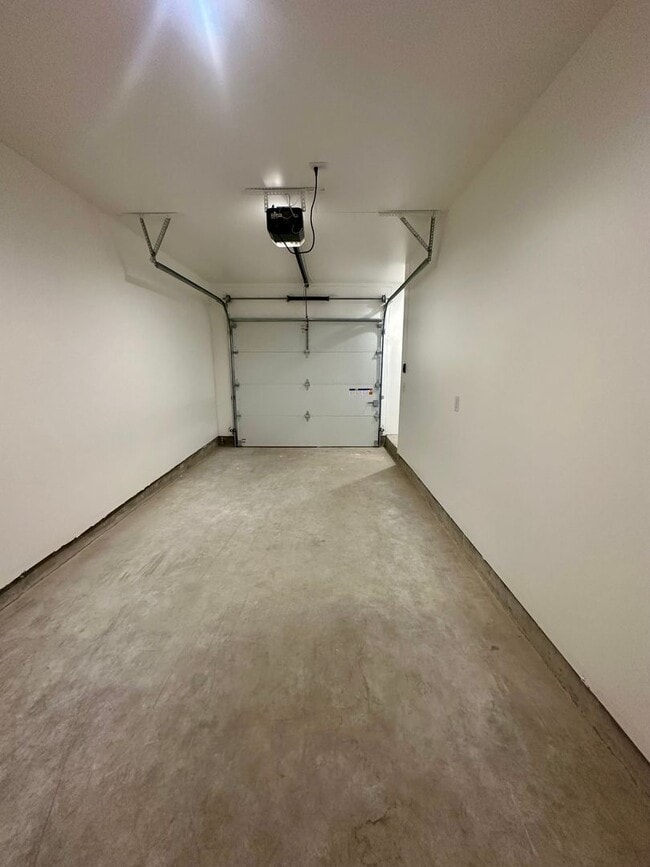 Building Photo - Brand-New 3 Bedroom, 2 Bath Home with Garage