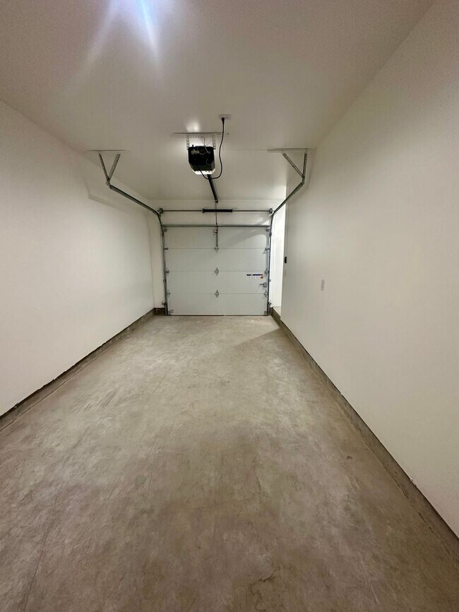 Foto del edificio - Brand-New 3 Bedroom, 2 Bath Home with Garage