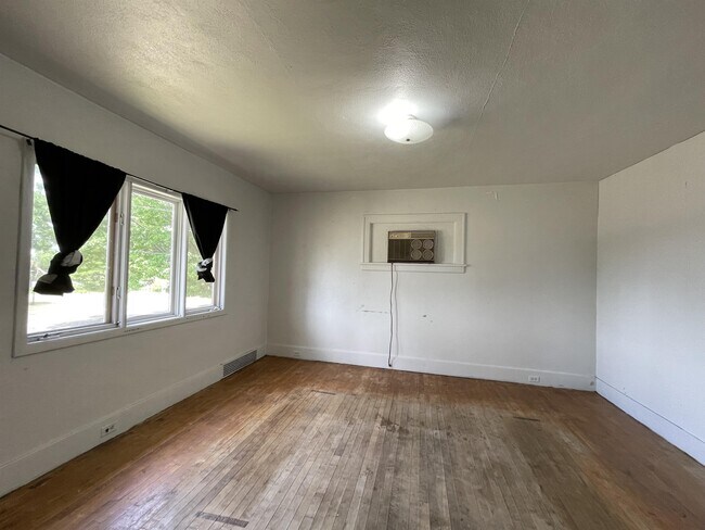 Building Photo - 1204 Lincoln Ave
