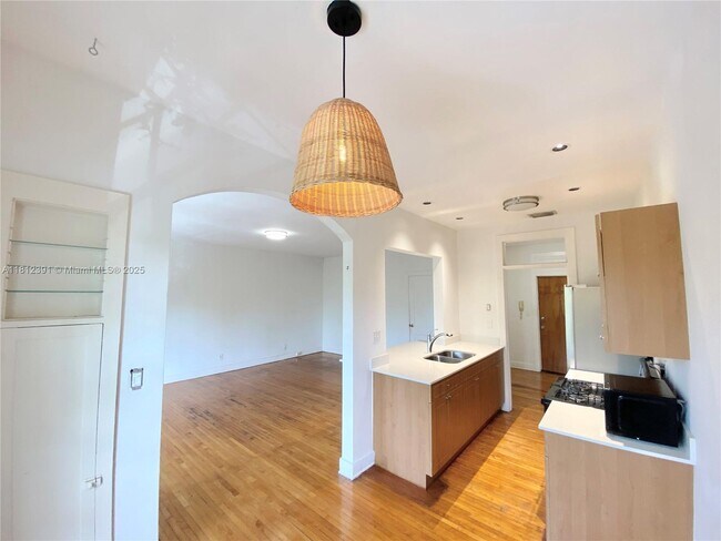 Foto del edificio - 700 W 51st St