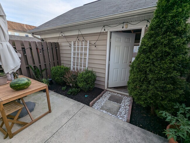 Building Photo - 3801 Dowitcher Ln