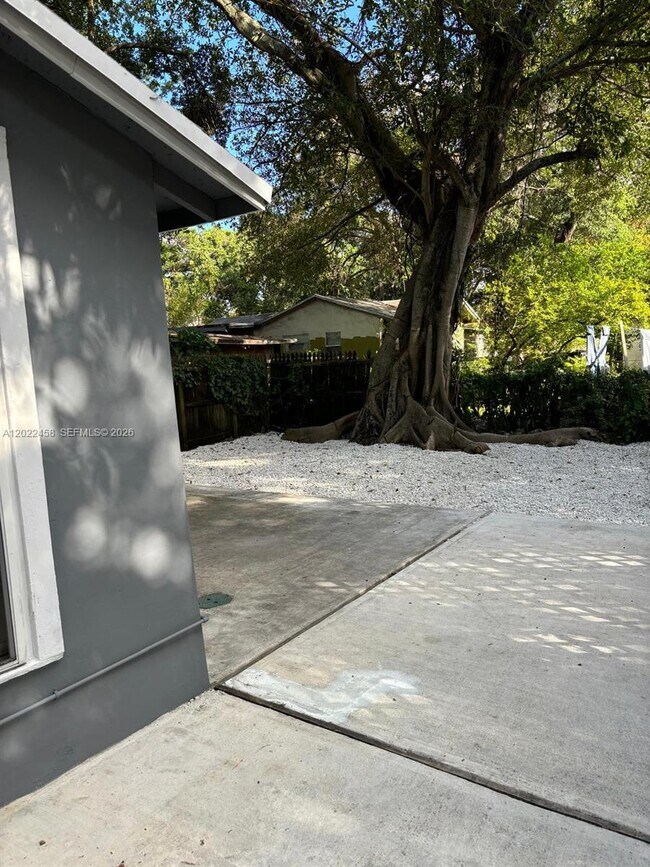 Foto del edificio - 5911 NW 5th Ct