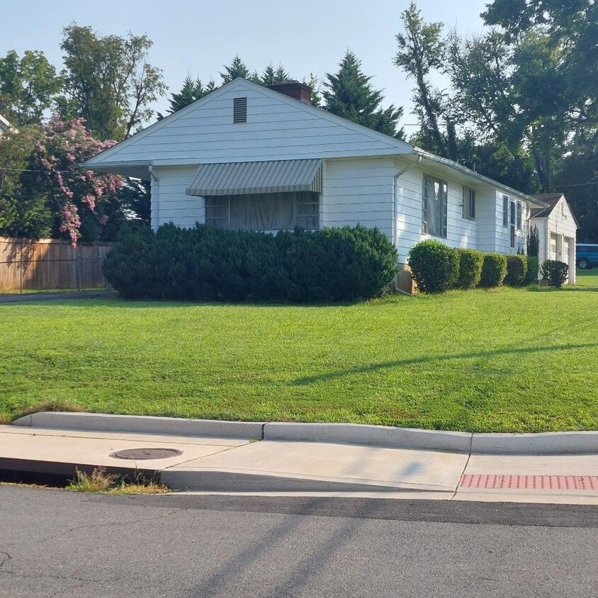 Photo - 639 Frederick St SW (Vienna, VA)