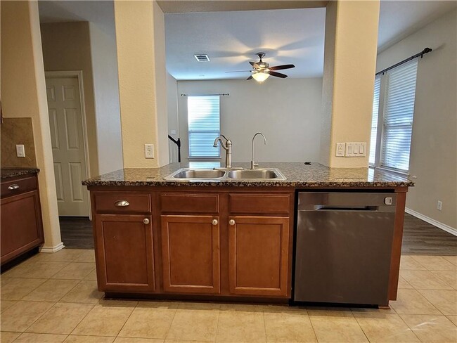 Foto del edificio - 8728 Wood Stork Dr