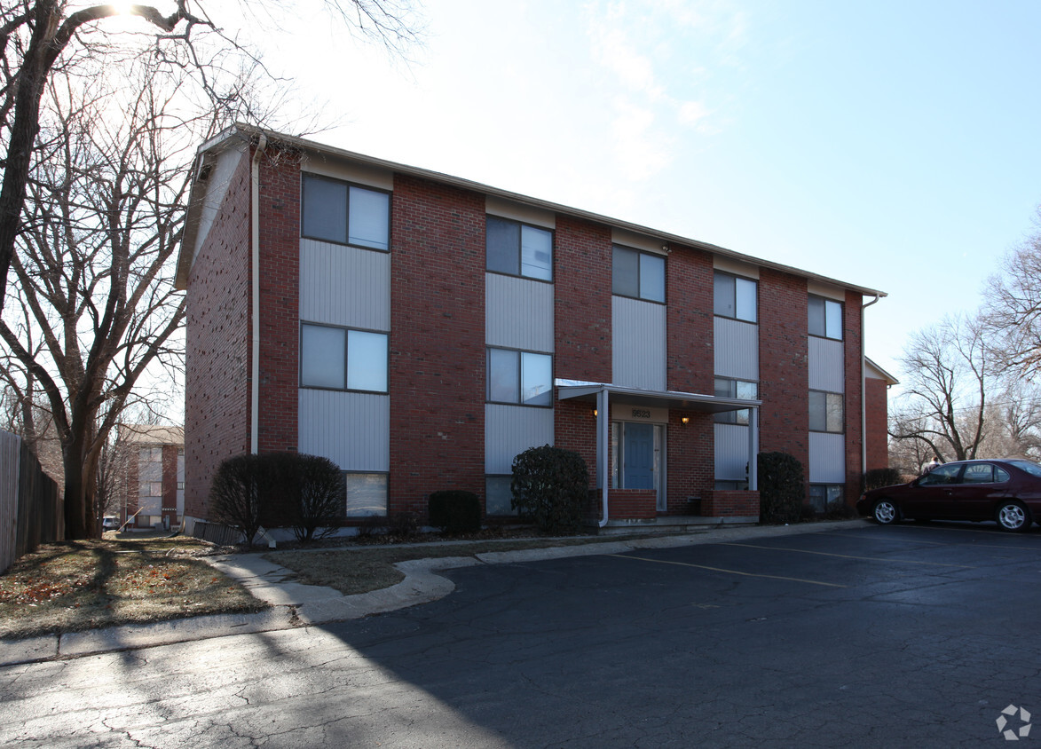 Building Photo - 9523-9537 Noland Rd