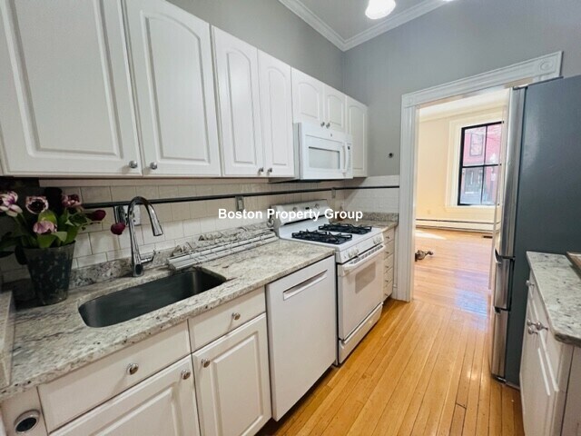 Primary Photo - 31 E Springfield St