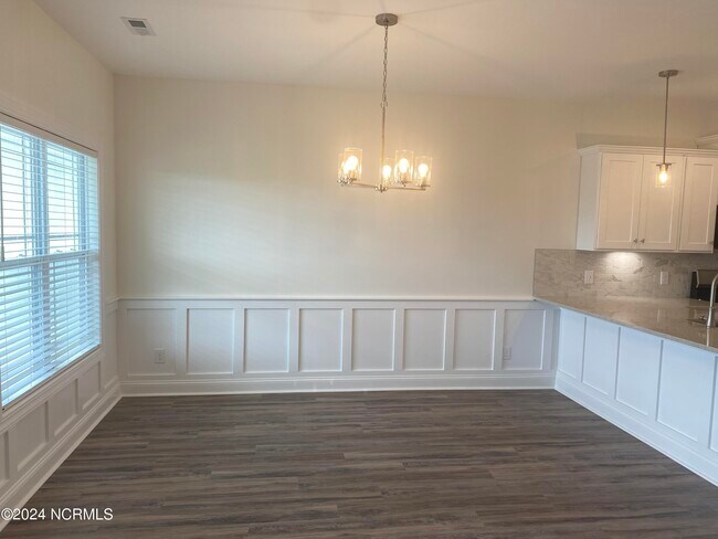 Building Photo - 4511 Laurel Rdg Dr