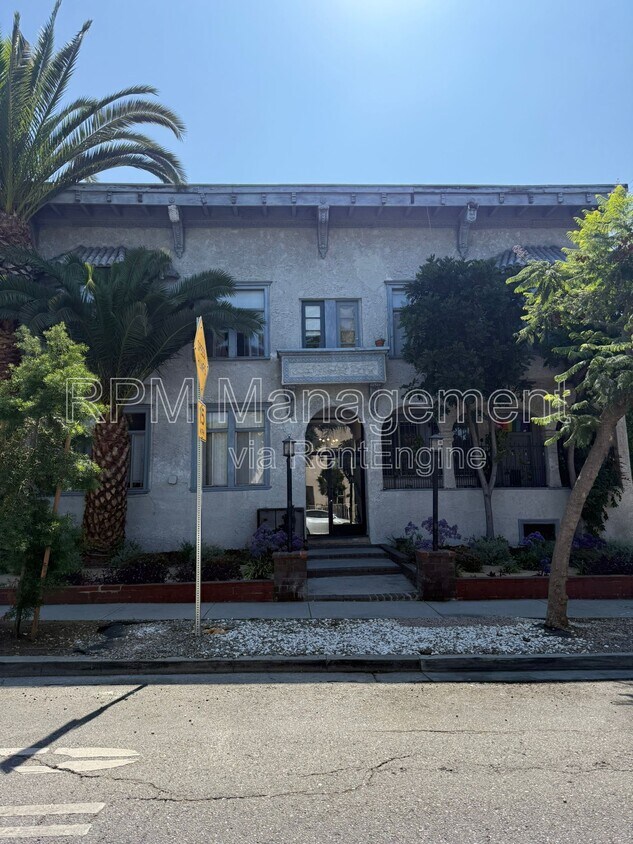 Foto principal - 1114 N Poinsettia Pl