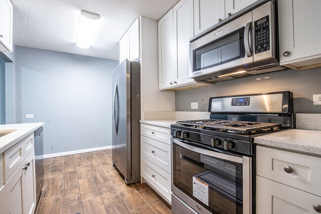 Foto del edificio - 5101 Carriage Way Dr