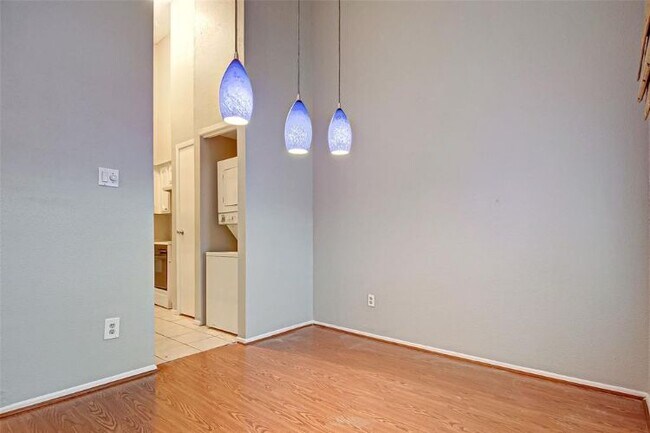 Building Photo - 1881 Bering Dr