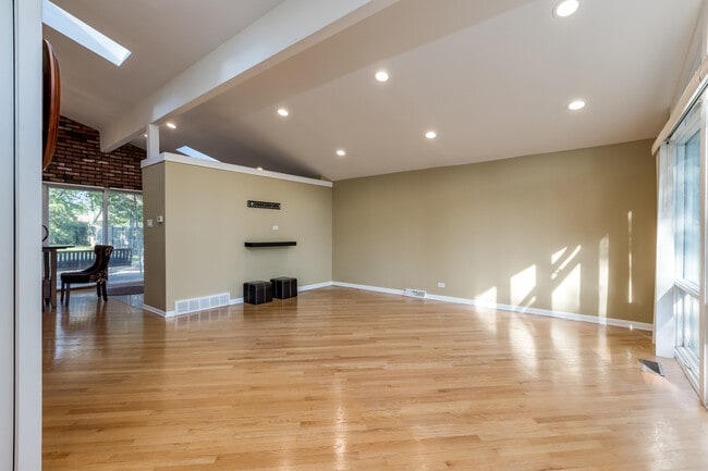 Foto del edificio - 3014 Covert Rd
