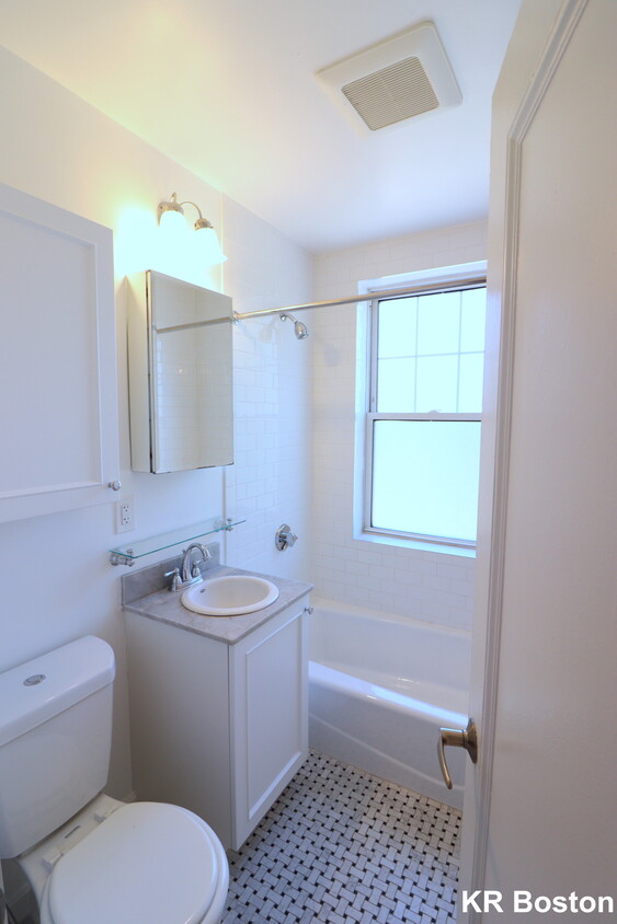 Primary Photo - 35 Follen St