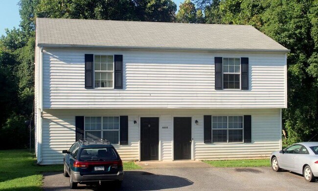 Foto del edificio - 2325 Old Forest Rd
