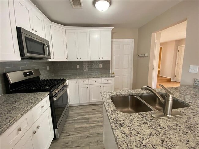 Foto del edificio - 4845 N Bridges Dr