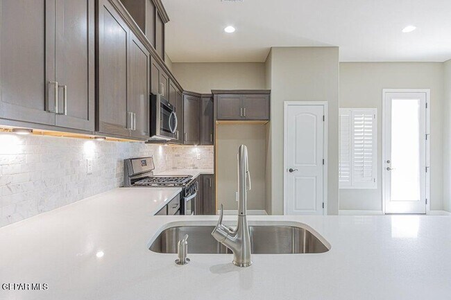 Foto del edificio - 803 Danby St