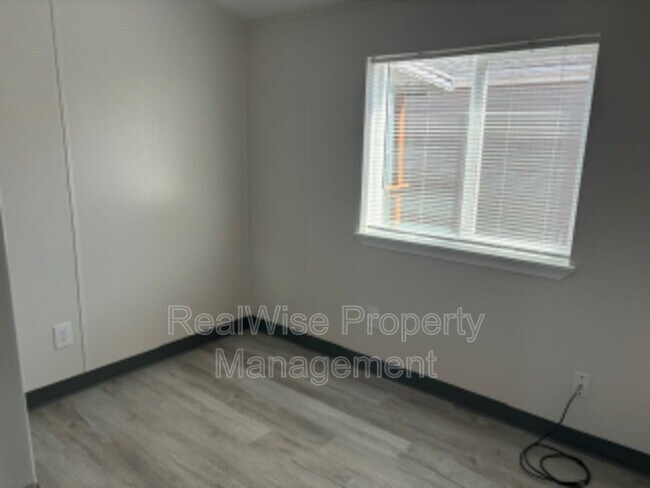 Foto del edificio - 1430 W Central Ave
