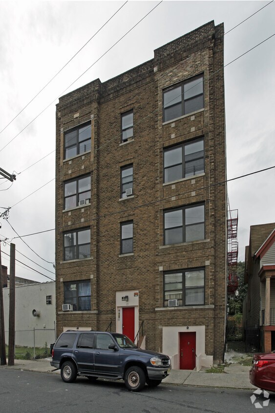 Primary Photo - 25 Warner Ave