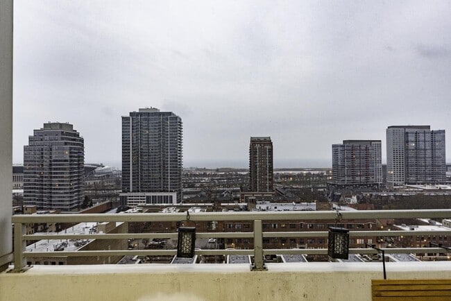 Building Photo - 2 bedroom in Chicago IL 60616